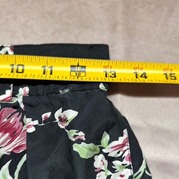 Vintage Hattie Carnegie 100% Silk Pleated Shorts Small Flowy Boho High Waist - Picture 10 of 14